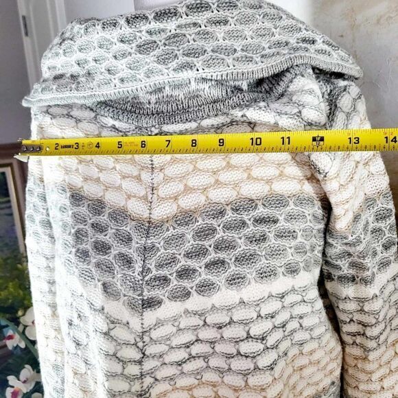 Used Carolyn Taylor size small knitted sweater - Picture 11 of 11